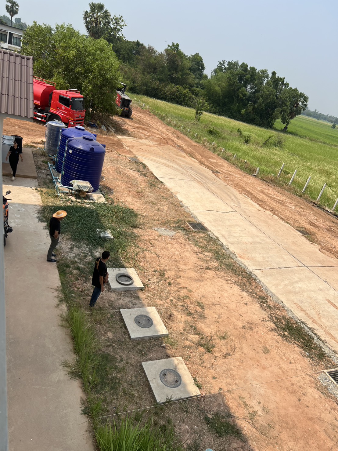 title - ส.ป.ก.พิษณุโลก ได้รับความอนุเคราะห์จากองค์การบริหารส่วนจังหวัดพิษณุโลก  ปรับพื้นที่โดยรอบการคารสำนักงาน ส.ป.ก.พิษณุโลก